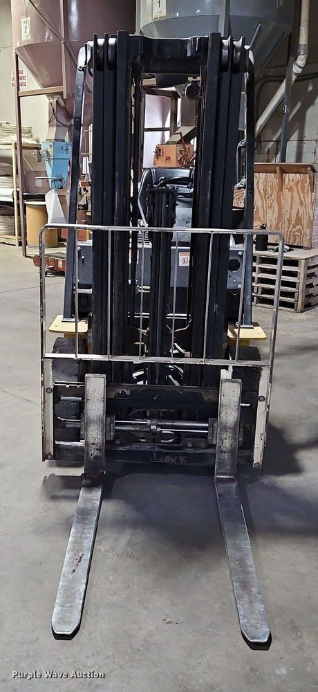 image for item DP2301 Yale GLP040MXNEAE084  forklift