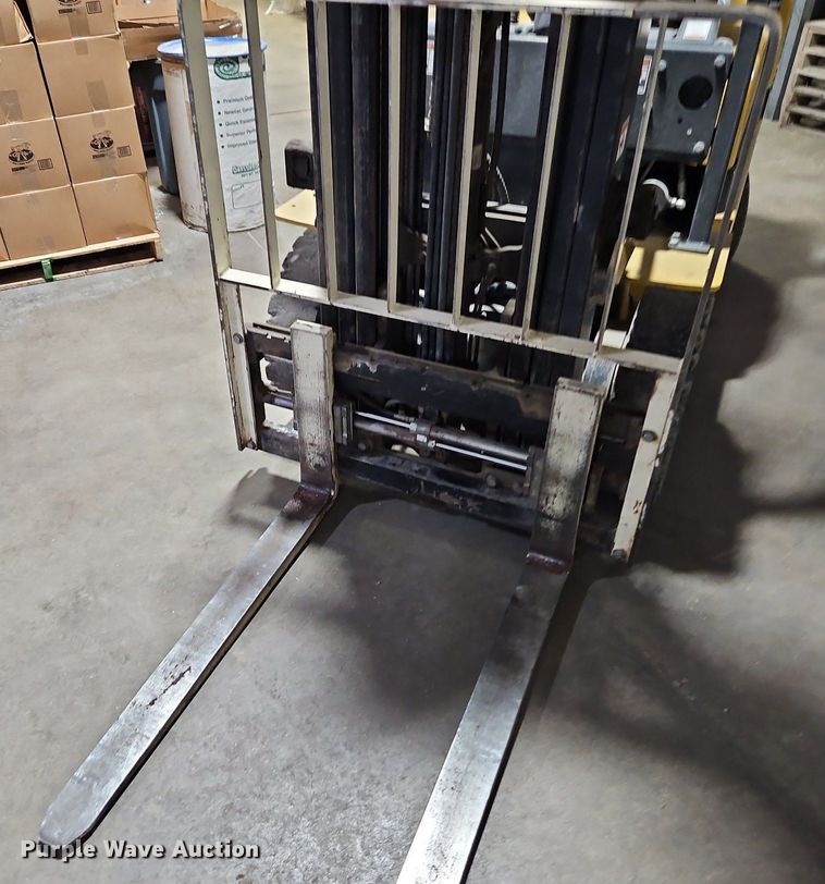 image for item DP2301 Yale GLP040MXNEAE084  forklift