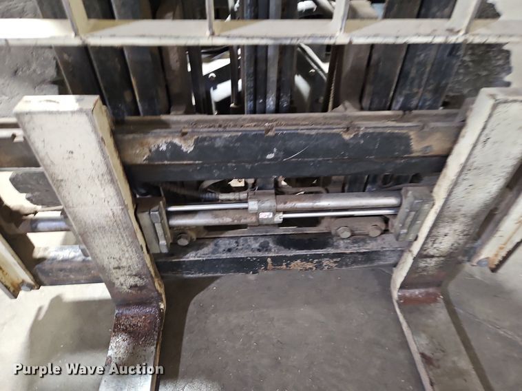 image for item DP2301 Yale GLP040MXNEAE084  forklift