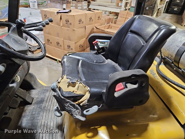 image for item DP2301 Yale GLP040MXNEAE084  forklift