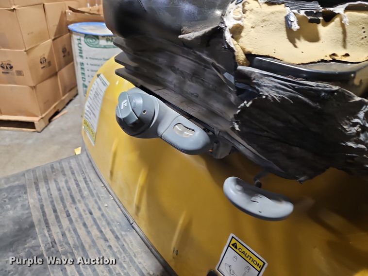 image for item DP2301 Yale GLP040MXNEAE084  forklift