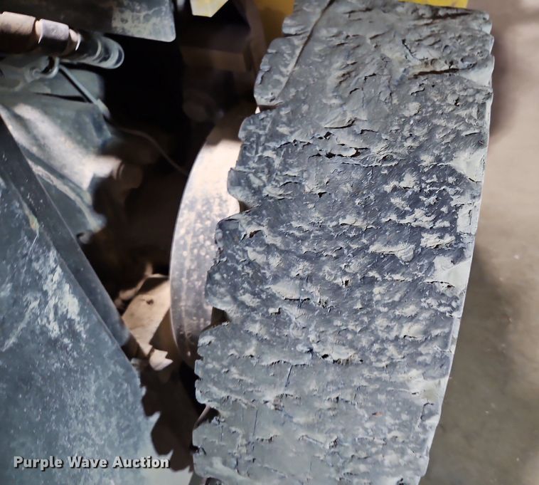 image for item DP2301 Yale GLP040MXNEAE084  forklift