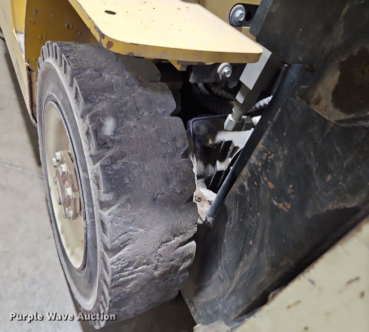 image for item DP2301 Yale GLP040MXNEAE084  forklift