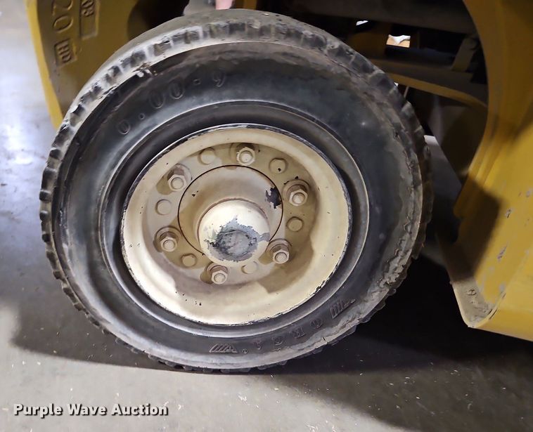 image for item DP2301 Yale GLP040MXNEAE084  forklift