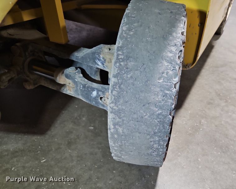 image for item DP2301 Yale GLP040MXNEAE084  forklift