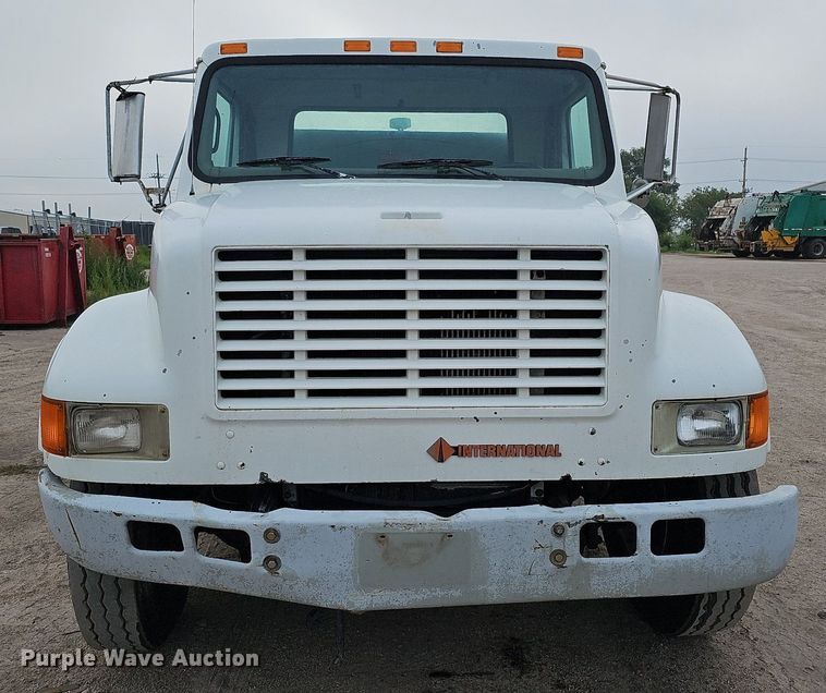 image for item DQ0093 2001 International 4700  septic truck