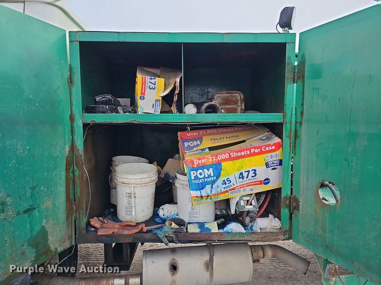 image for item DQ0093 2001 International 4700  septic truck