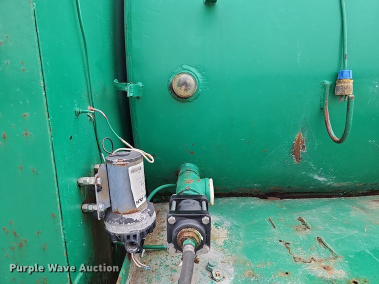 image for item DQ0093 2001 International 4700  septic truck