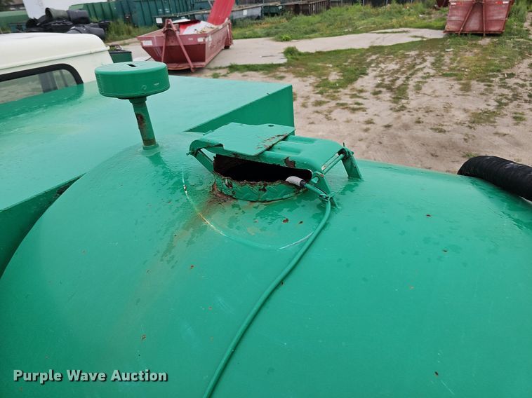 image for item DQ0093 2001 International 4700  septic truck