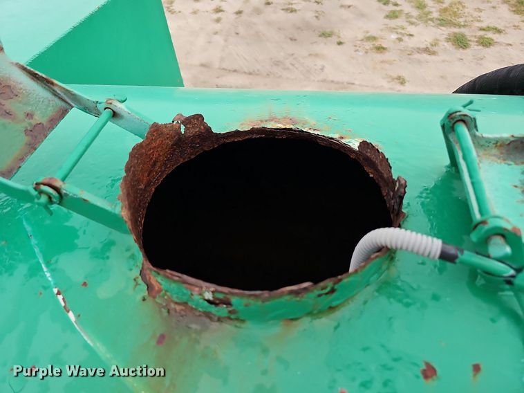 image for item DQ0093 2001 International 4700  septic truck