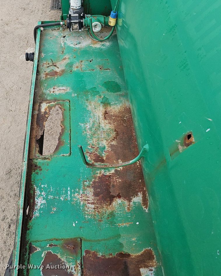 image for item DQ0093 2001 International 4700  septic truck