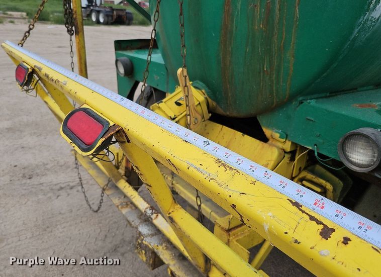 image for item DQ0093 2001 International 4700  septic truck