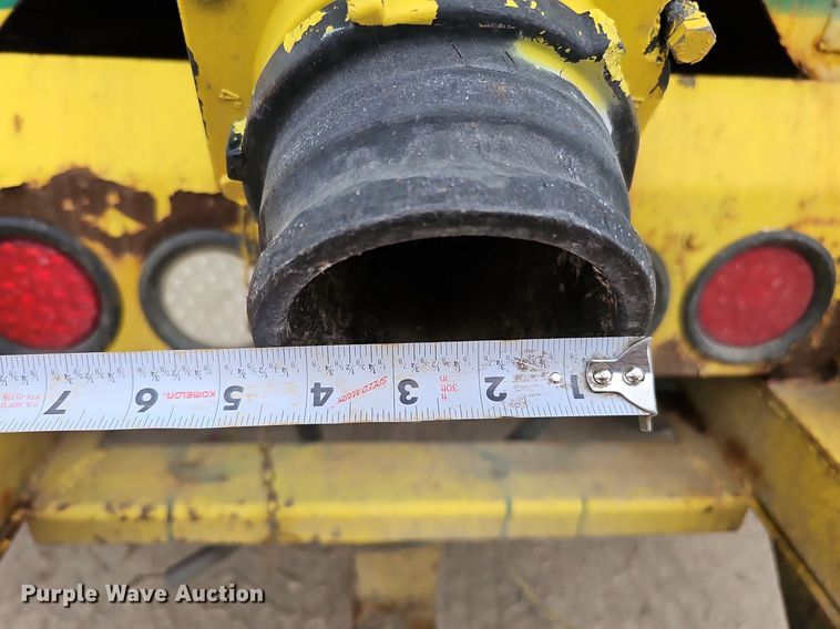 image for item DQ0093 2001 International 4700  septic truck