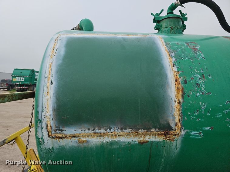 image for item DQ0093 2001 International 4700  septic truck