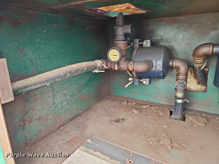 image for item DQ0093 2001 International 4700  septic truck