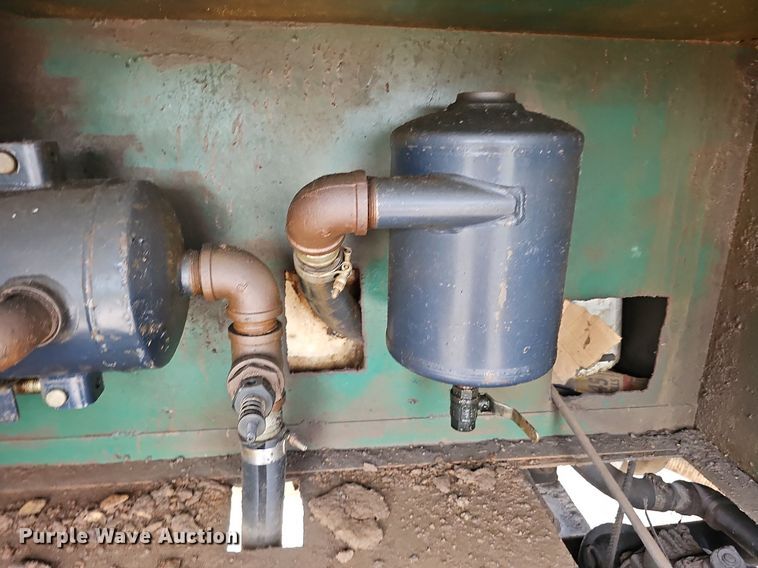 image for item DQ0093 2001 International 4700  septic truck