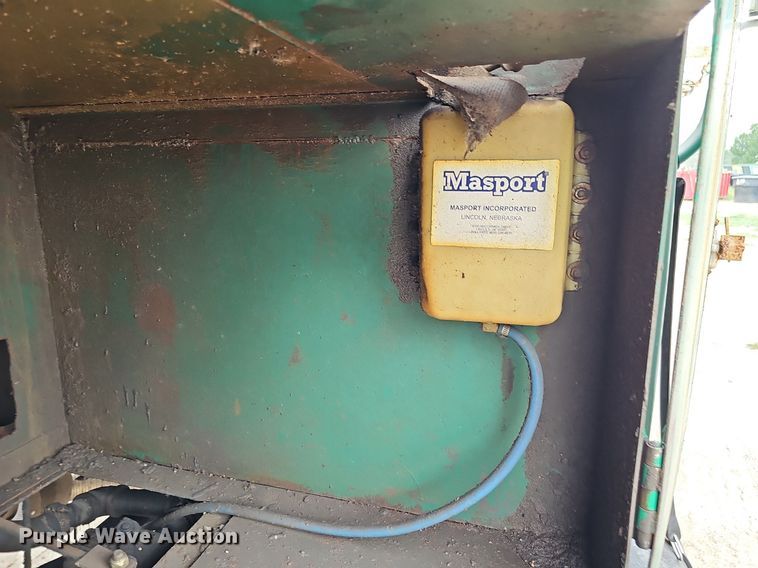 image for item DQ0093 2001 International 4700  septic truck