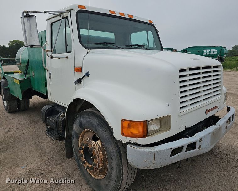 image for item DQ0093 2001 International 4700  septic truck
