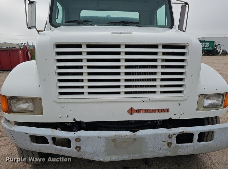 image for item DQ0093 2001 International 4700  septic truck