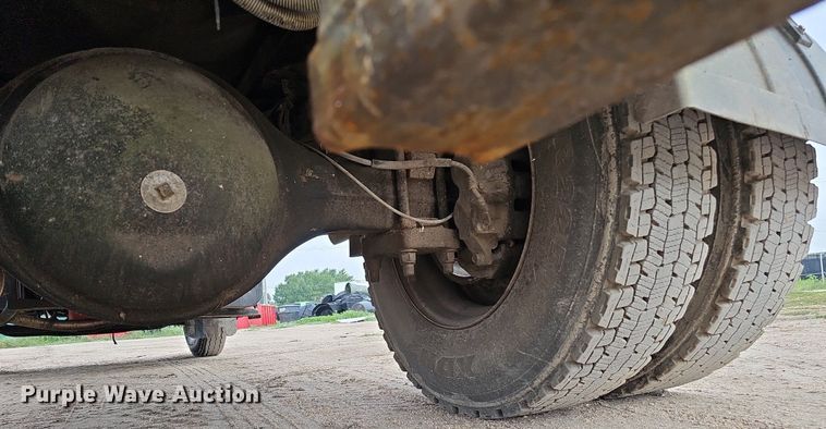 image for item DQ0093 2001 International 4700  septic truck