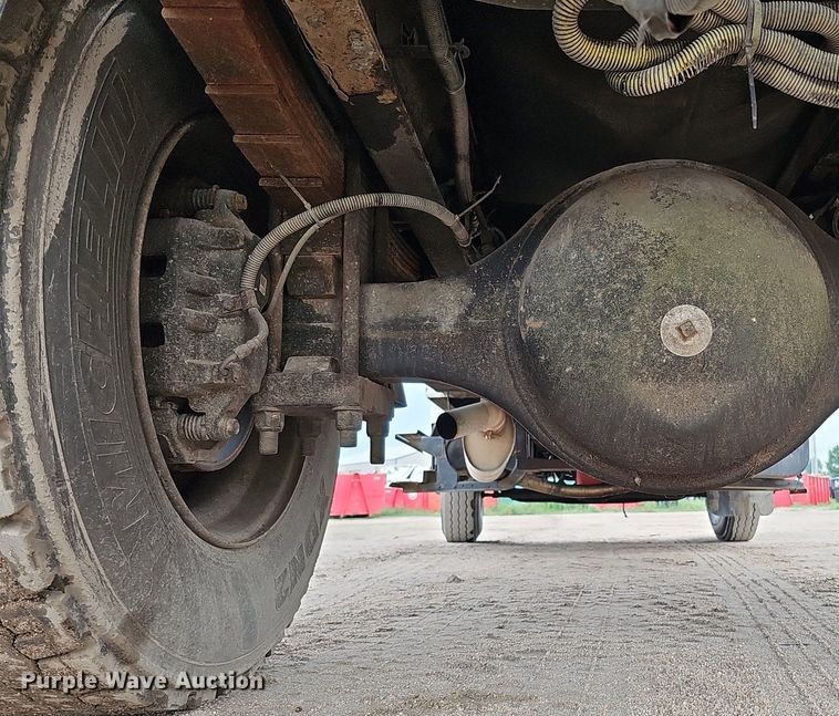 image for item DQ0093 2001 International 4700  septic truck