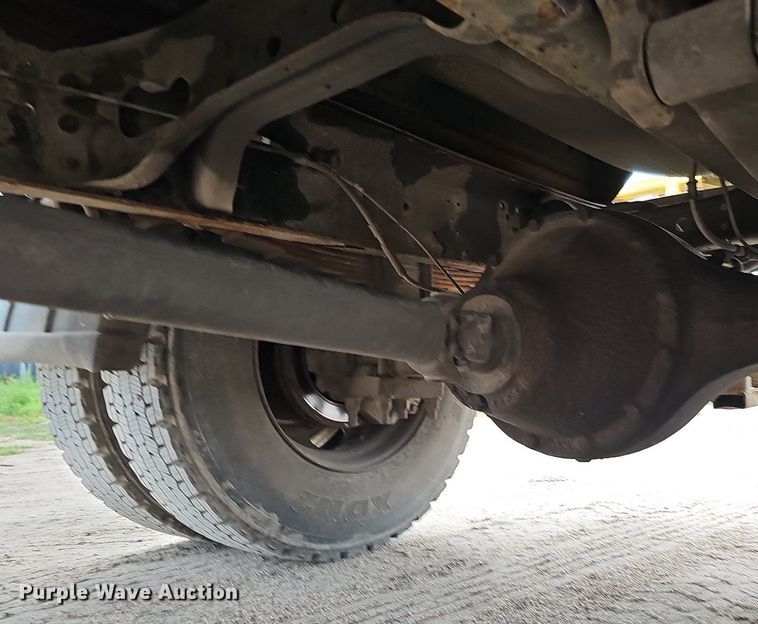 image for item DQ0093 2001 International 4700  septic truck