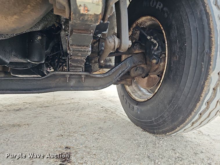 image for item DQ0093 2001 International 4700  septic truck