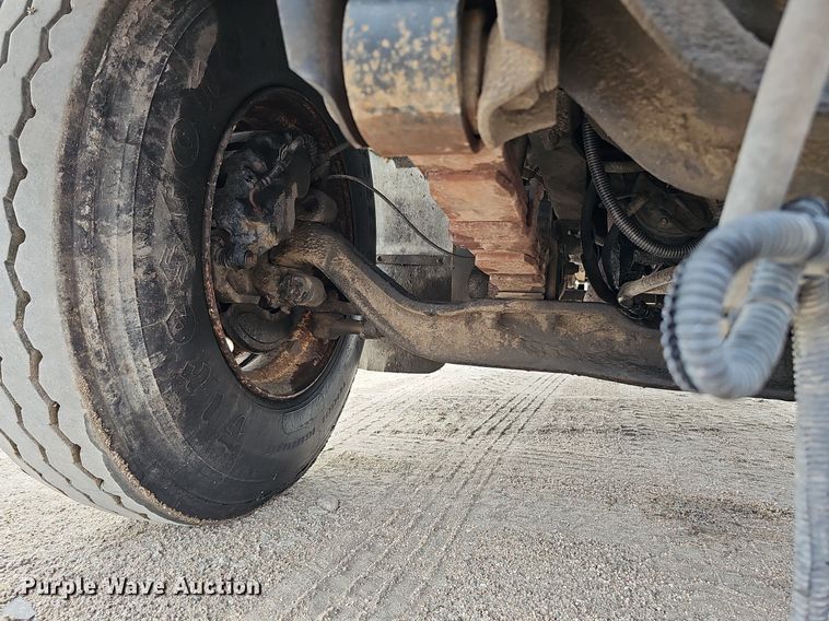 image for item DQ0093 2001 International 4700  septic truck