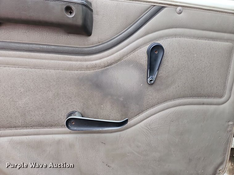 image for item DQ0093 2001 International 4700  septic truck