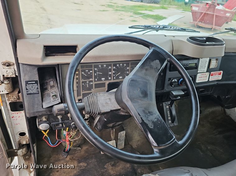 image for item DQ0093 2001 International 4700  septic truck