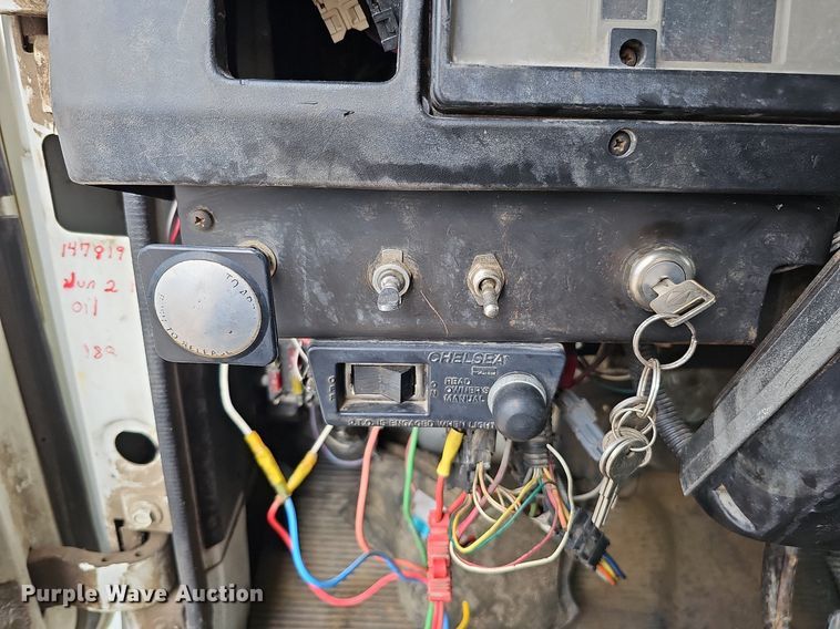 image for item DQ0093 2001 International 4700  septic truck