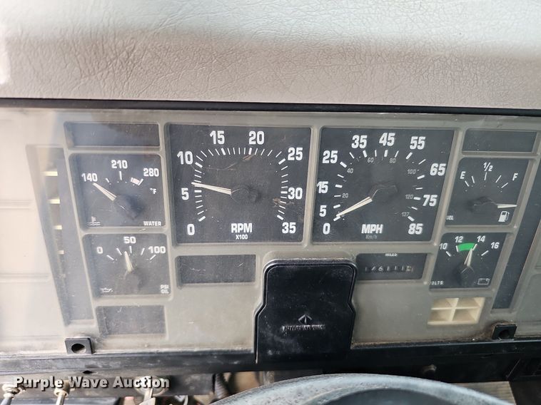 image for item DQ0093 2001 International 4700  septic truck