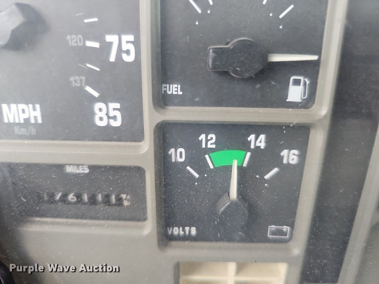 image for item DQ0093 2001 International 4700  septic truck