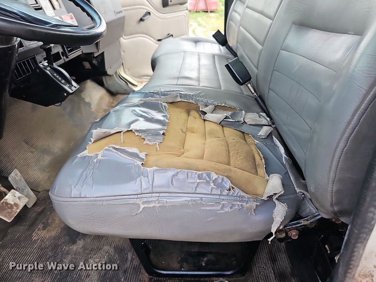 image for item DQ0093 2001 International 4700  septic truck