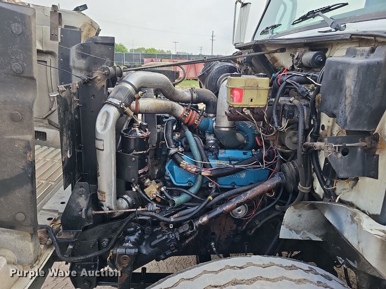 image for item DQ0093 2001 International 4700  septic truck