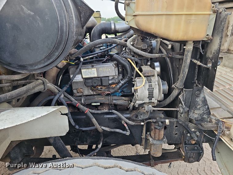 image for item DQ0093 2001 International 4700  septic truck