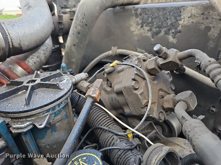 image for item DQ0093 2001 International 4700  septic truck