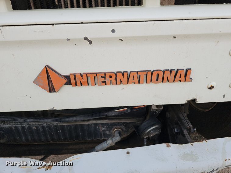 image for item DQ0093 2001 International 4700  septic truck