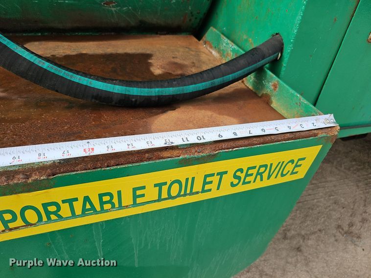 image for item DQ0093 2001 International 4700  septic truck