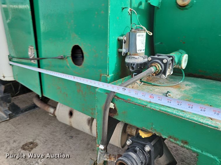 image for item DQ0093 2001 International 4700  septic truck