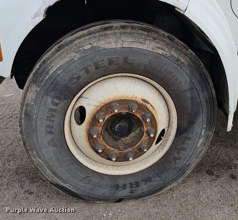 image for item DQ0093 2001 International 4700  septic truck