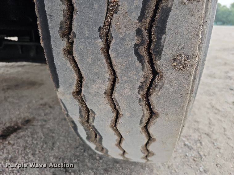 image for item DQ0093 2001 International 4700  septic truck