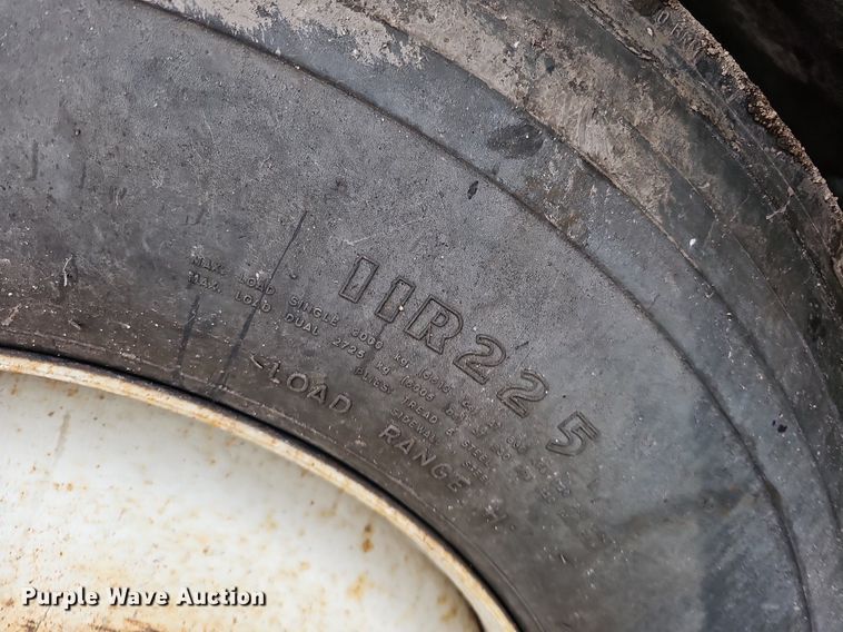 image for item DQ0093 2001 International 4700  septic truck