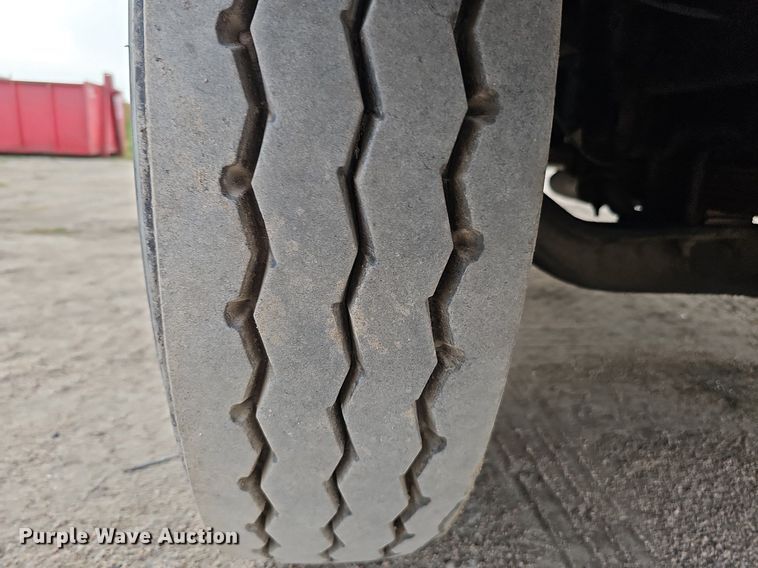 image for item DQ0093 2001 International 4700  septic truck