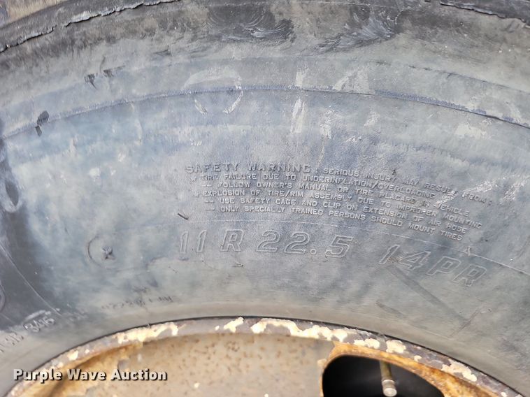 image for item DQ0093 2001 International 4700  septic truck