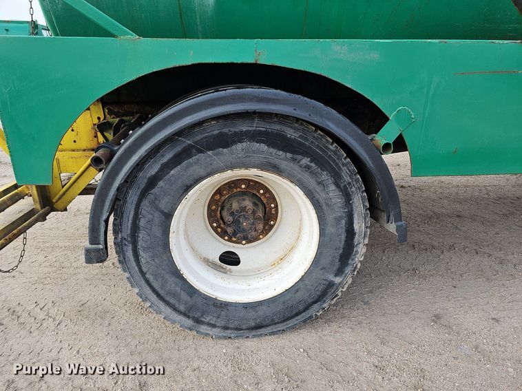 image for item DQ0093 2001 International 4700  septic truck