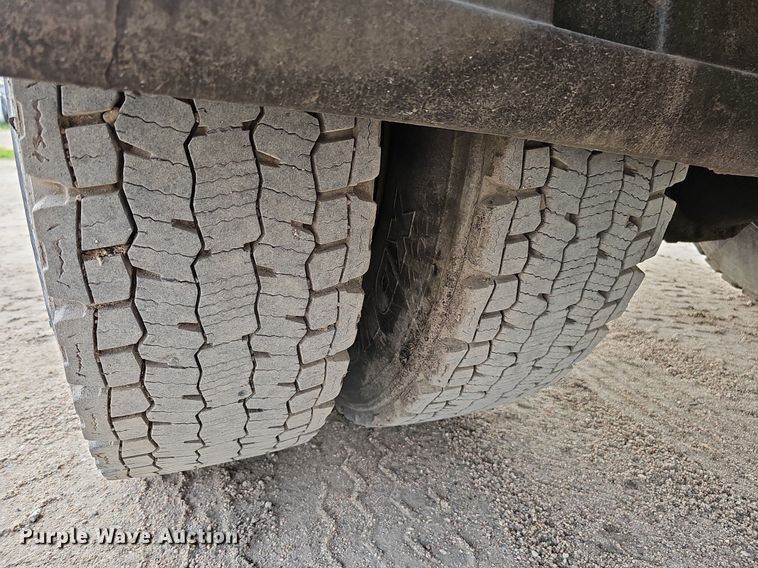 image for item DQ0093 2001 International 4700  septic truck