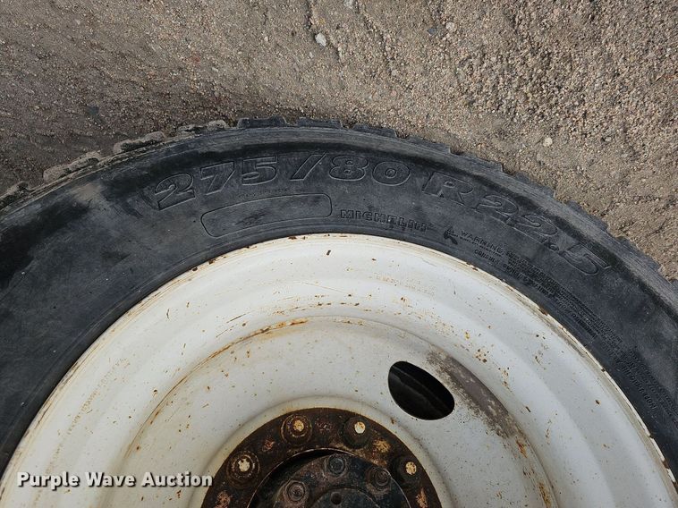 image for item DQ0093 2001 International 4700  septic truck