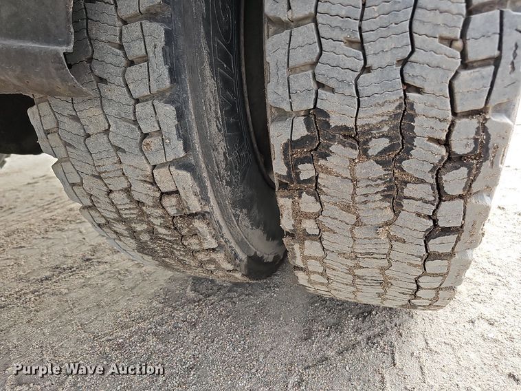 image for item DQ0093 2001 International 4700  septic truck