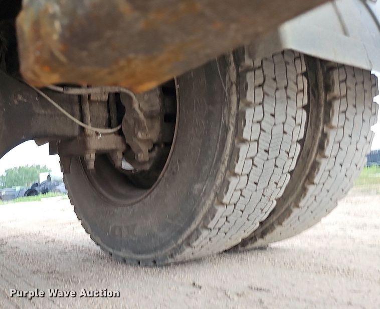 image for item DQ0093 2001 International 4700  septic truck